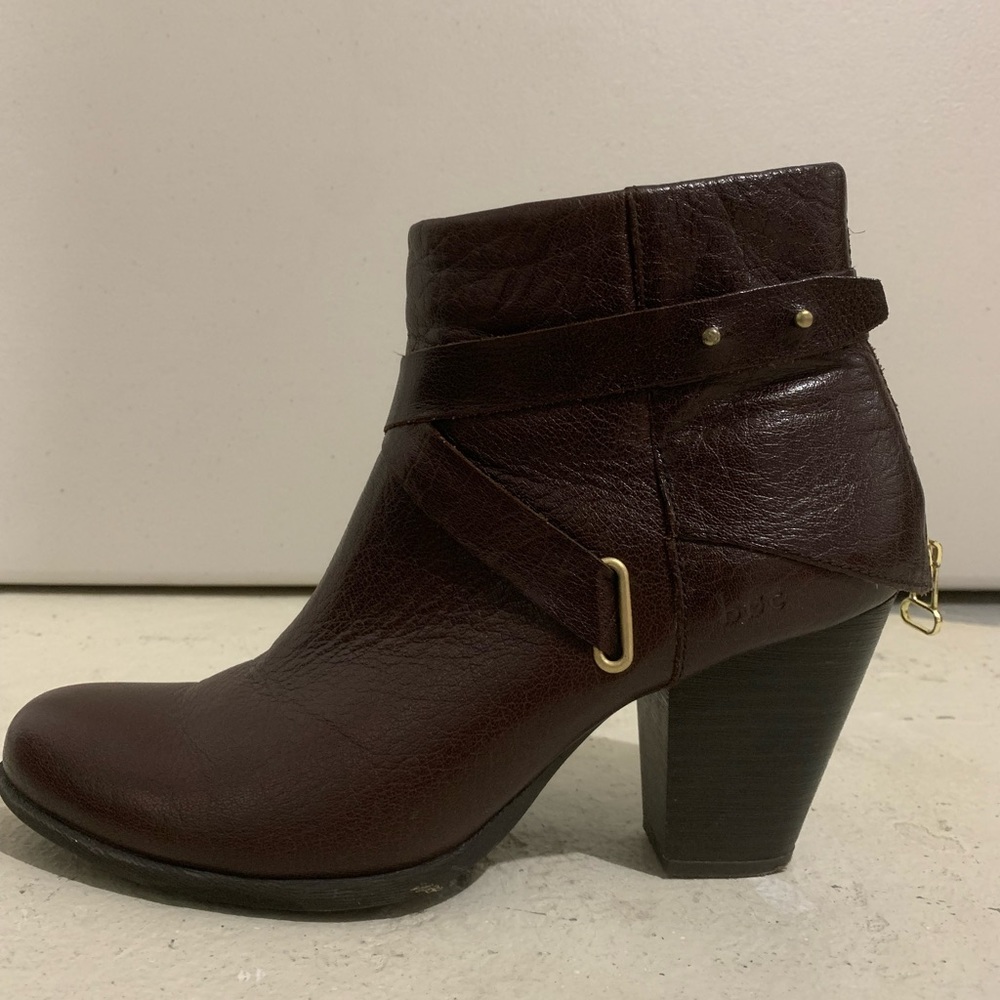 Maroon booties